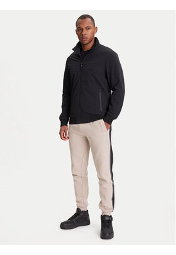 Guess Kurtka przejściowa Z5YL07 WH2H0 Czarny Regular Fit. Kolor: czarny. Materiał: syntetyk