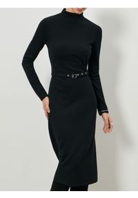 Sinsay - Sukienka midi z bawełną i ozdobnym paskiem - czarny. Kolor: czarny. Materiał: bawełna. Długość: midi #1