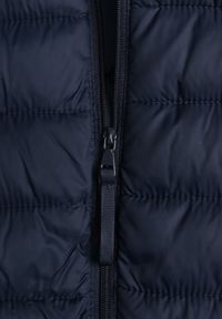 Born2be - Granatowa Pikowana Kamizelka Przejściowa z Kapturem Neanissa. Okazja: na co dzień. Typ kołnierza: kaptur. Kolor: niebieski. Materiał: jeans. Styl: casual #3