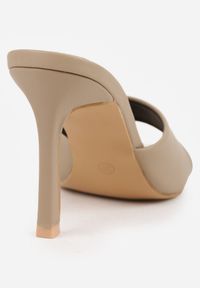 Renee - Ciemnobeżowe Klapki z Wyciętą Cholewką Glyserris. Okazja: na imprezę, na co dzień. Kolor: beżowy. Materiał: skóra. Styl: casual, elegancki #4
