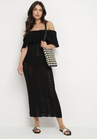 Born2be - Czarna Ażurowa Sukienka o Fasonie Hiszpanki z Wywijanym Dekoltem Filiorra. Okazja: na co dzień. Typ kołnierza: dekolt hiszpanka. Kolor: czarny. Materiał: jeans. Wzór: ażurowy. Styl: casual #6
