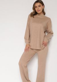Born2be - Beżowy Komplet z Wiskozą Ozdobiony Metaliczną Nicią Sweter z Półgolfem i Szerokie Spodnie Aresina. Kolor: brązowy. Materiał: wiskoza. Wzór: aplikacja #4