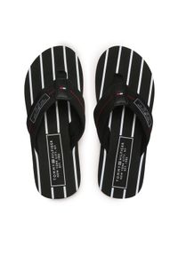 TOMMY HILFIGER - Tommy Hilfiger Japonki Patch Hilfiger Beach Sandal FM0FM04470 Czarny. Kolor: czarny. Materiał: materiał