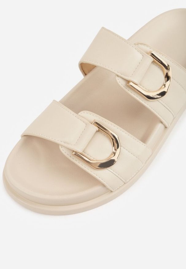 Renee - Beżowe Klapki z Metalicznymi Klamrami Eudare. Kolor: beżowy. Sezon: lato. Styl: elegancki