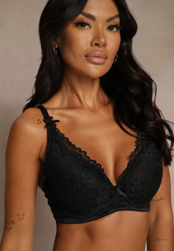 Renee - Czarny Biustonosz Ozdobiony Koronką i Kokardkami Sellene. Kolor: czarny. Materiał: koronka. Wzór: koronka, aplikacja