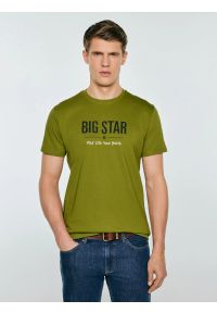 Big-Star - Koszulka męska o klasycznym kroju zielona Bruno 305. Okazja: na co dzień. Kolor: zielony. Materiał: dzianina, bawełna, materiał. Wzór: nadruk, jednolity. Styl: klasyczny #1
