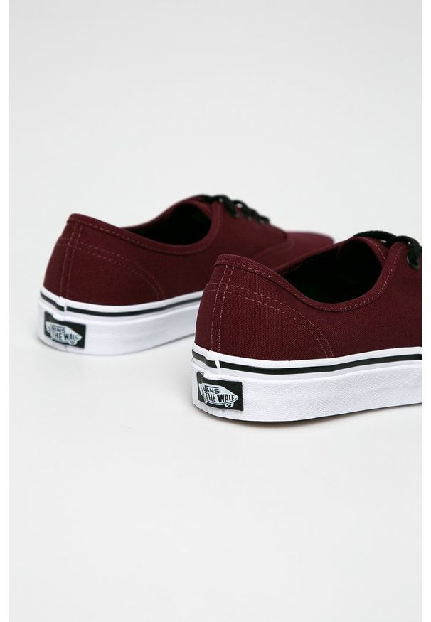 Vans - Tenisówki Authentic. Nosek buta: okrągły. Zapięcie: sznurówki. Kolor: fioletowy. Materiał: guma