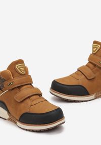 Born2be - Brązowe Sportowe Botki Traperki z Dwoma Rzepami Farira. Okazja: na co dzień. Zapięcie: rzepy. Kolor: brązowy. Materiał: jeans. Styl: sportowy #3
