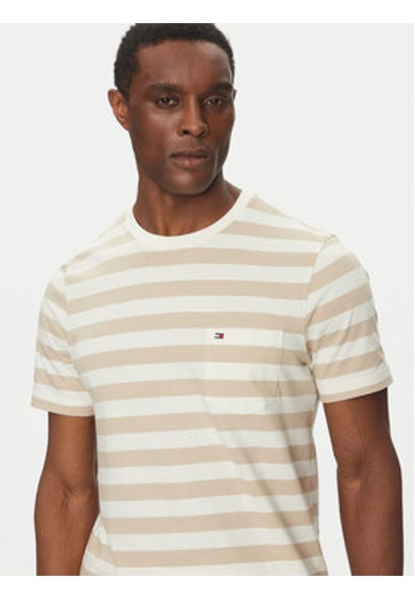 TOMMY HILFIGER - Tommy Hilfiger T-Shirt Essential MW0MW37283 Beżowy Regular Fit. Kolor: beżowy. Materiał: bawełna