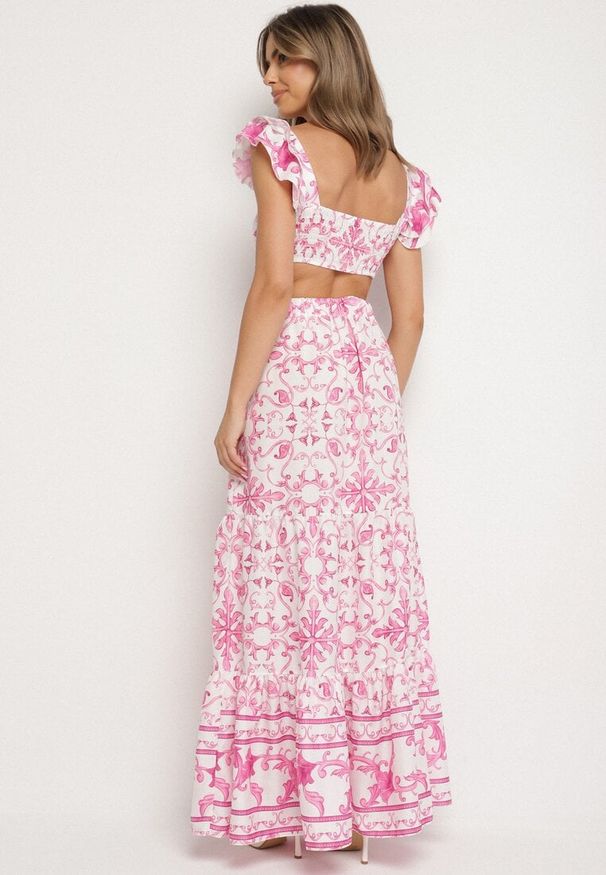 Born2be - Fuksjowa Sukienka w Ornamentny Wzór z Wycięciem Halionea. Okazja: na co dzień. Kolor: różowy. Sezon: lato. Styl: casual