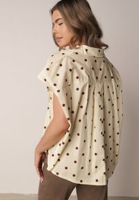 Born2be - Żółta Bluzka o Fasonie Oversize w Kropki z Bawełny Pireia. Okazja: do pracy, na co dzień. Kolor: żółty. Materiał: bawełna. Długość: długie. Wzór: kropki. Styl: casual #6