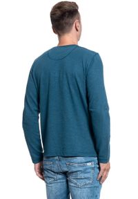 Mustang - MĘSKI LONGSLEEVE MUSTANG ANTON C HENLEY 1009959 5243. Typ kołnierza: typu henley. Kolor: niebieski. Długość rękawa: długi rękaw #6