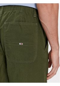 Tommy Jeans Spodnie materiałowe DM0DM17689 Zielony Baggy Fit. Kolor: zielony. Materiał: bawełna