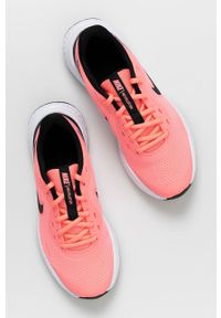Nike Kids - Buty dziecięce Revolution 5. Nosek buta: okrągły. Zapięcie: sznurówki. Kolor: różowy. Materiał: guma. Model: Nike Revolution