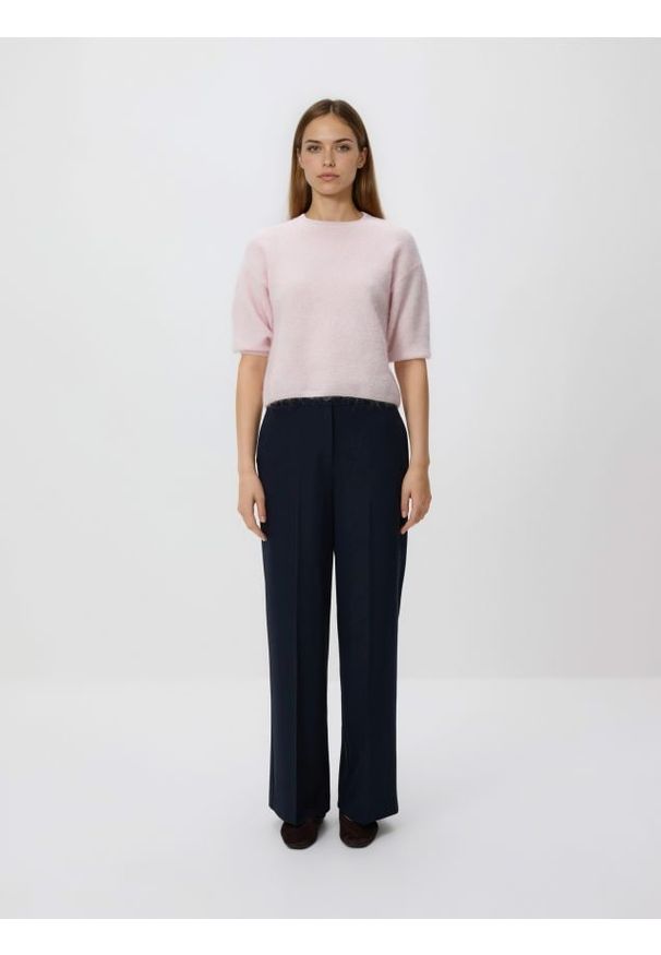 Reserved - Szerokie spodnie z kantem - granatowy. Kolor: niebieski. Materiał: tkanina, wiskoza