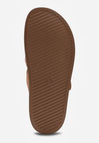 Renee - Jasnobrązowe Klapki Ozdobione Geometrycznymi Paskami i Metaliczną Klamrą Hossei. Okazja: na co dzień. Kolor: brązowy. Materiał: jeans. Wzór: geometria, aplikacja. Styl: casual, elegancki #2