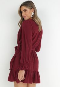 Born2be - Bordowa Sukienka Pronynome. Kolor: czerwony. Materiał: tkanina, guma. Wzór: aplikacja. Typ sukienki: kopertowe. Długość: mini #3