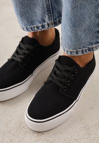 Born2be - Czarne Klasyczne Tenisówki z Ozdobnym Paskiem przy Podeszwie Ranora. Zapięcie: pasek. Kolor: czarny. Materiał: jeans, dresówka. Szerokość cholewki: normalna. Wzór: gładki. Styl: klasyczny #9