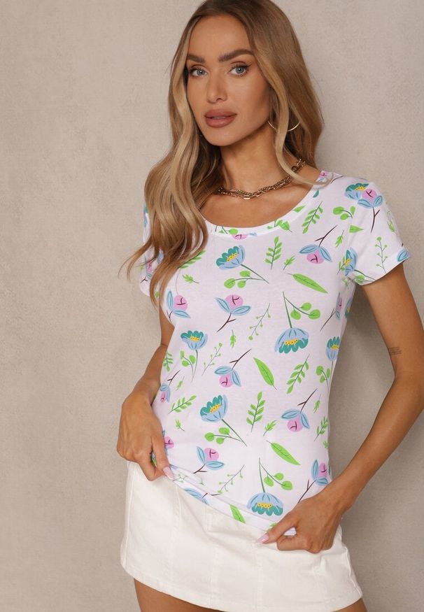 Renee - Biało-Zielony T-shirt z Bawełny z Nadrukiem Zarive. Okazja: na co dzień. Kolor: biały. Materiał: bawełna. Wzór: nadruk. Styl: casual
