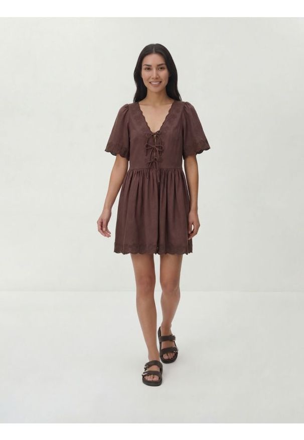 Reserved - Sukienka z dodatkiem lnu - brązowy. Kolor: brązowy. Materiał: len