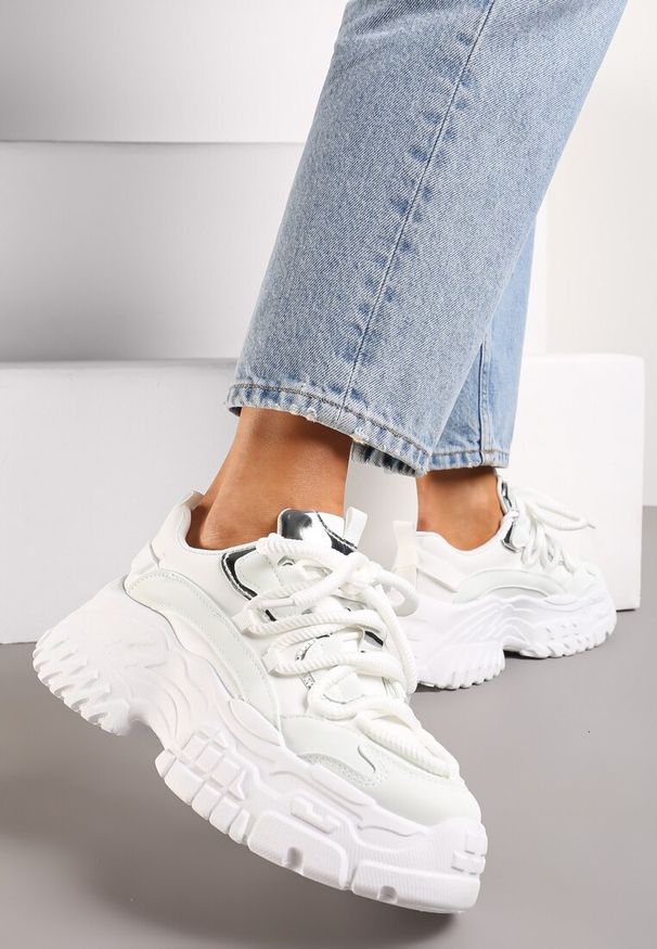 Born2be - Białe Sneakersy na Grubej Tłoczonej Podeszwie z Podwójnym Sznurowaniem Glefida. Okazja: na co dzień. Kolor: biały