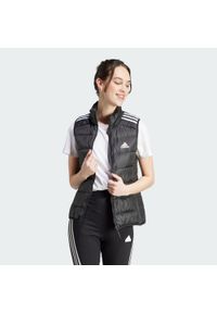 Adidas - Essentials 3-Stripes Light Down Vest. Kolor: czarny. Materiał: materiał. Długość rękawa: bez rękawów