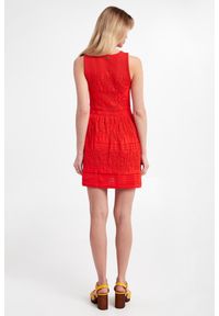 Twinset Milano - Sukienka dzianinowa TWINSET. Materiał: dzianina. Długość rękawa: bez rękawów. Wzór: kwiaty, ażurowy. Typ sukienki: rozkloszowane. Długość: mini #6