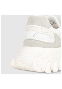 Balmain - BALMAIN Sneakersy skórzane damskie białe B-East, Rozmiar 39. Kolor: biały. Materiał: skóra
