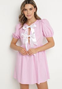 Born2be - Różowa Rozkloszowana Sukienka w Kratkę Vichy w Stylu Retro z Wiązaniem Telionea. Okazja: na co dzień. Kolor: różowy. Wzór: kratka. Typ sukienki: rozkloszowane. Styl: retro #4