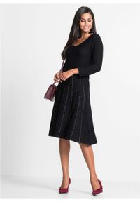 Sukienka dzianinowa w paski bonprix czarno-biel wełny. Kolor: czarny. Materiał: wełna, poliester, wiskoza, materiał, dzianina. Wzór: paski #7