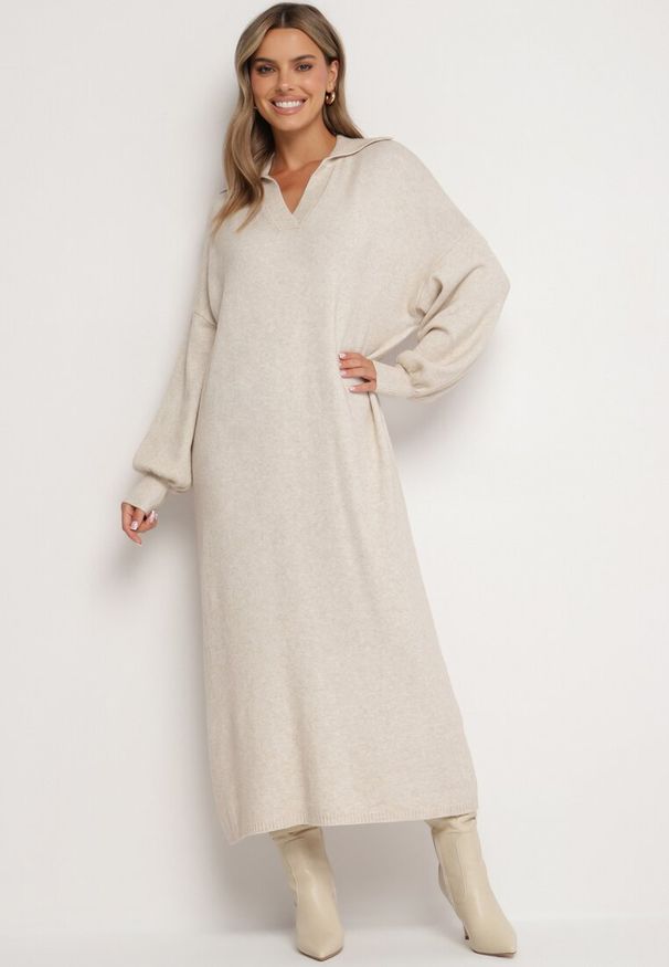Born2be - Jasnobeżowa Pudełkowa Sukienka Sweterkowa z Wiskozą Szerokimi Rękawami i Kołnierzykiem Rinfera. Kolor: beżowy. Materiał: wiskoza. Typ sukienki: proste. Styl: wizytowy, elegancki