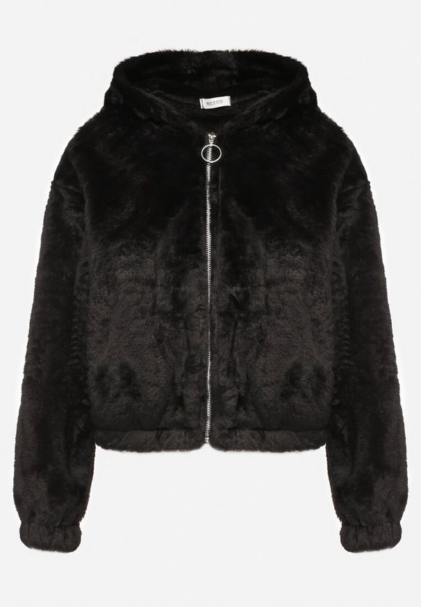 Born2be - Czarna Kurtka z Futerka z Kapturem i Ozdobnym Suwakiem Kikiara. Okazja: na co dzień. Typ kołnierza: kaptur. Kolor: czarny. Materiał: futro. Styl: elegancki, casual