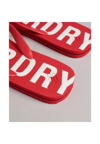 Japonki plażowe męskie Superdry Code Essential Flip Flop. Okazja: na plażę. Kolor: czerwony. Sport: pływanie, fitness