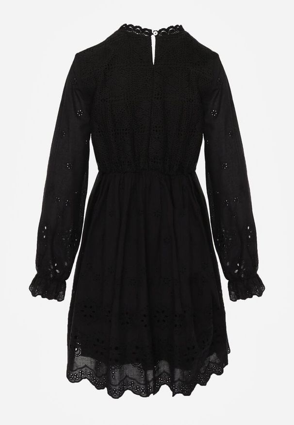 Renee - Czarna Rustykalna Sukienka z Bawełną Zdobiona Haftem i Ażurowymi Wycięciami Winlith. Okazja: na co dzień. Kolor: czarny. Materiał: bawełna. Wzór: ażurowy, haft, aplikacja. Styl: casual, klasyczny