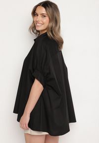 Born2be - Czarna Bawełniana Koszula o Kroju Oversize Zialira. Okazja: na co dzień. Kolor: czarny. Materiał: bawełna. Długość rękawa: krótki rękaw. Długość: krótkie. Styl: elegancki, casual #5