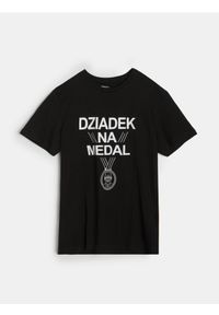 Sinsay - Bawełniana koszulka z napisem na dzień dziadka - czarny. Kolor: czarny. Materiał: bawełna. Wzór: napisy #1