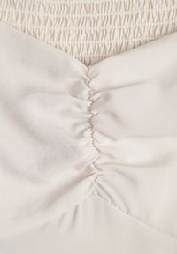 Renee - Beżowa Sukienka Wieczorowa z Hiszpańskim Dekoltem i Rozcięciem Vikiya. Kolor: beżowy. Materiał: materiał. Wzór: aplikacja. Styl: wizytowy #2