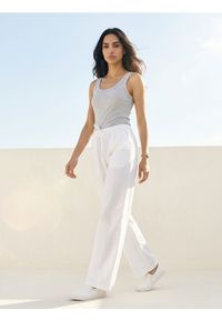 Sinsay - Jeansy joggery wide leg - biały. Kolor: biały #1