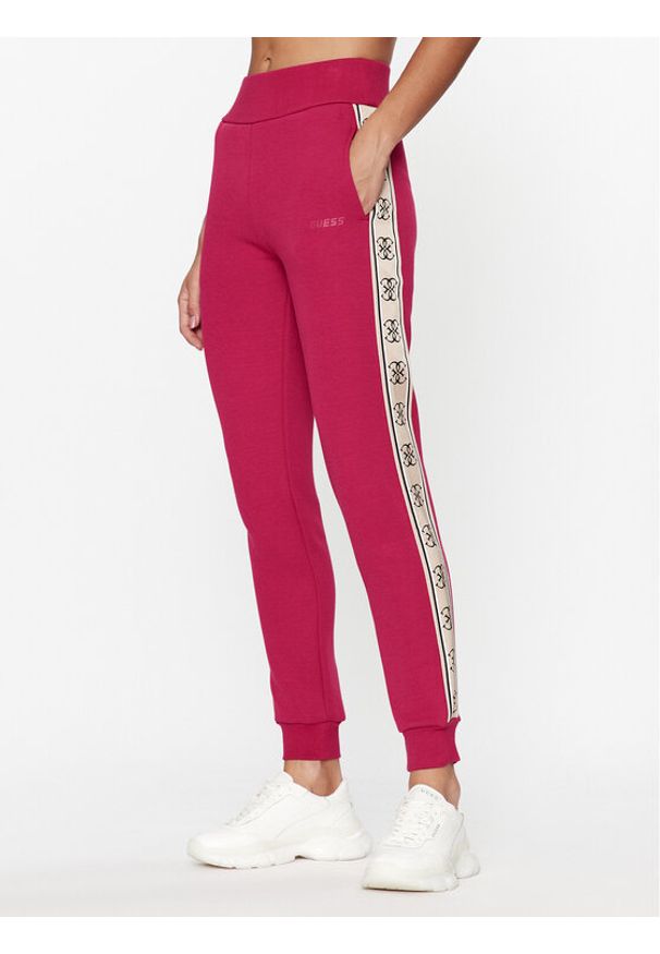Guess Spodnie dresowe Britney V2YB15 KB3P2 Różowy Regular Fit. Kolor: różowy. Materiał: bawełna, dresówka, syntetyk