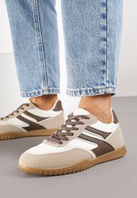 Born2be - Ciemnobeżowe Sneakersy w Stylu Tenisówek Ozdobione Geometrycznym Wzorem Fesilia. Okazja: na co dzień. Kolor: beżowy. Materiał: jeans. Wzór: aplikacja, geometria #4