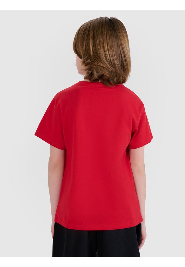 4f - 4F T-shirt oversize z nadrukiem chłopięcy - czerwony 152 (11-12 lat). Okazja: na co dzień. Kolor: czerwony. Materiał: jersey, bawełna, dzianina. Długość rękawa: krótki rękaw. Długość: krótkie. Wzór: nadruk. Sezon: lato. Styl: sportowy, klasyczny, casual