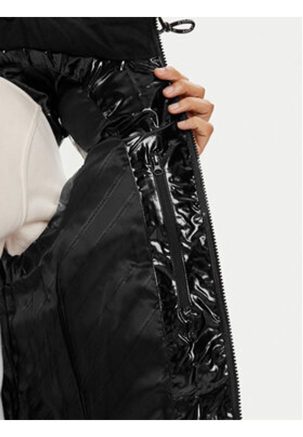 Karl Lagerfeld - KARL LAGERFELD Bezrękawnik 245W1500 Czarny Regular Fit. Typ kołnierza: dekolt w karo. Kolor: czarny. Materiał: syntetyk. Długość rękawa: bez rękawów