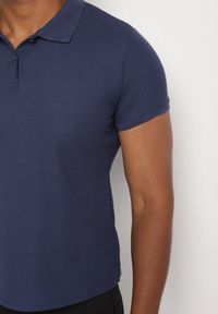 Born2be - Granatowy T-shirt Polo z Bawełną Fodelira. Okazja: na co dzień. Typ kołnierza: polo. Kolor: niebieski. Materiał: bawełna. Styl: klasyczny, elegancki, casual #6