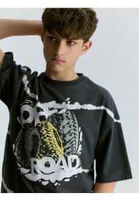 Reserved - Bawełniany t-shirt z nadrukiem - ciemnoszary. Kolor: szary. Materiał: bawełna. Wzór: nadruk #1