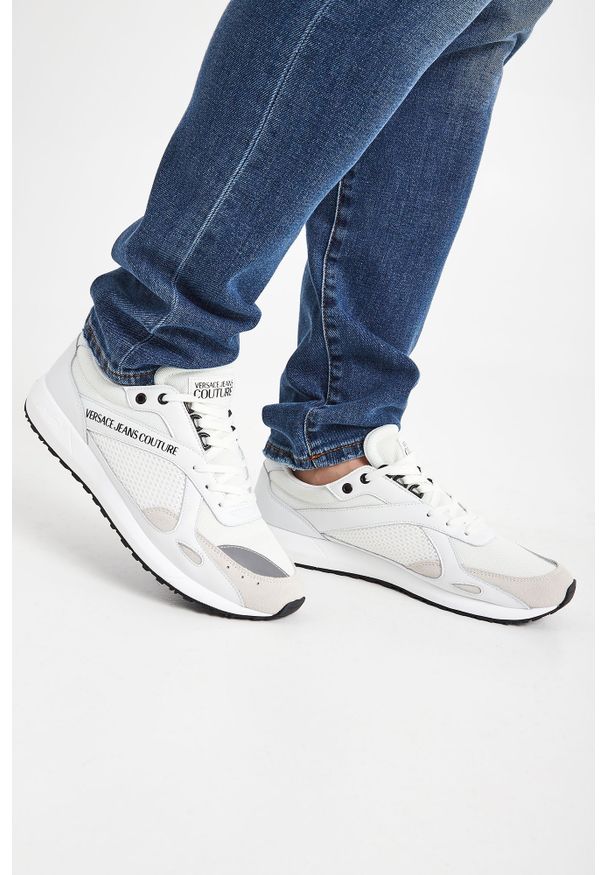 Versace Jeans Couture - Sneakersy męskie VERSACE JEANS COUTURE. Nosek buta: okrągły. Zapięcie: sznurówki. Materiał: materiał. Wzór: aplikacja