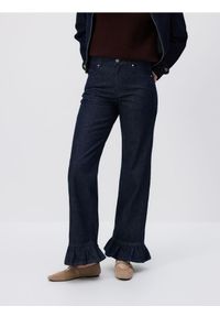 Reserved - Jeansy z falbankami - granatowy. Kolor: niebieski
