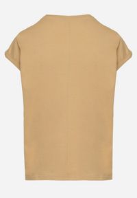 Born2be - Beżowy T-shirt z Bawełny Ozdobiony Kieszonką Ziarene. Okazja: na co dzień. Kolor: beżowy. Materiał: bawełna. Wzór: aplikacja. Styl: sportowy, casual #3