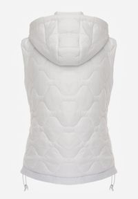 Renee - Biała Kamizelka z Odpinanym Kapturem i Pikowanym Wzorem Tiozarе. Okazja: na co dzień. Kolor: biały. Materiał: jeans. Sezon: jesień. Styl: casual #7