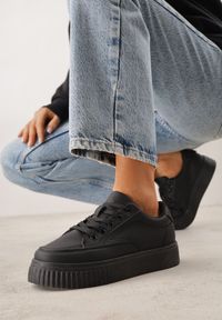 Renee - Czarne Sneakersy na Tłoczonej Platformie Zeaninia. Okazja: na co dzień. Kolor: czarny. Materiał: jeans. Obcas: na platformie #1