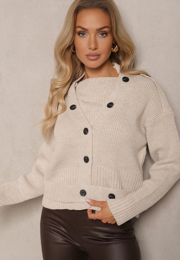 Renee - Jasnobeżowy Klasyczny Kardigan z Ozdobnym Paskiem z Guzikami w Talii Tilika. Okazja: na co dzień. Kolor: beżowy. Materiał: jeans. Sezon: lato, wiosna. Styl: klasyczny